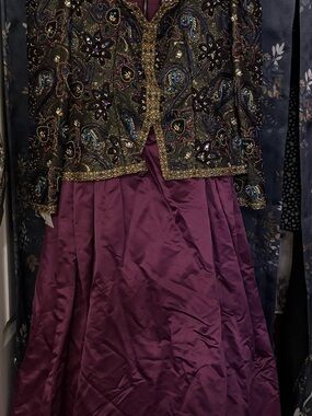 Victoria Royal LTD Green and Purple Ballgown Embroidered size 12. Beautiful.